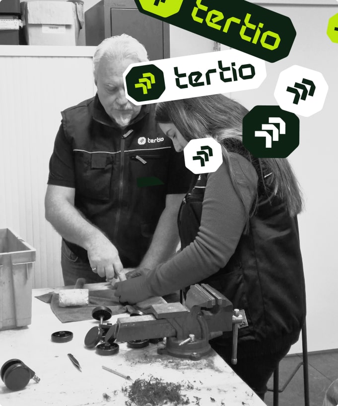 Découpe de pièces dans l'atelier Tertio
